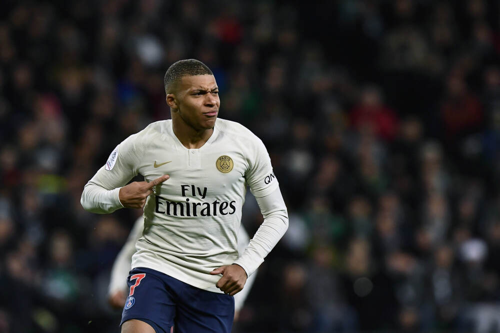 中超情报站: 周定洋一去向被否认, 大连鲲鹏举报欠薪事件发酵